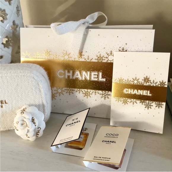Chanel Limited Edition Beauty Bag and Gift Set - Picture 10 of 11